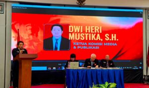 Ketua Komisi Media & Publikasi Badan Pengurus Wilayah (BPW) Persatuan Advokat Indonesia (Peradin) Jawa Timur (Jatim), Dwi Heri Mustika, S.H.,M.H memaparkan program kerja masa kepengurusan periode 2026-2029, di Hotel Sahid Surabaya, Sabtu (01/08/2026)
